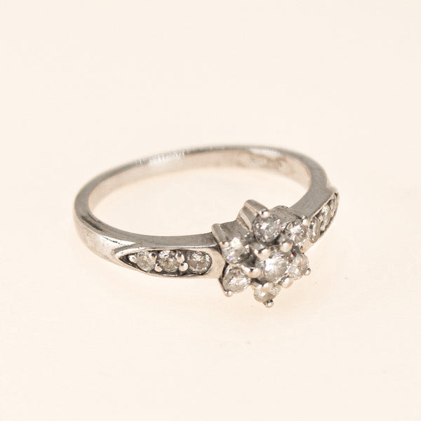 18k Diamond Flower Ring Pre owned