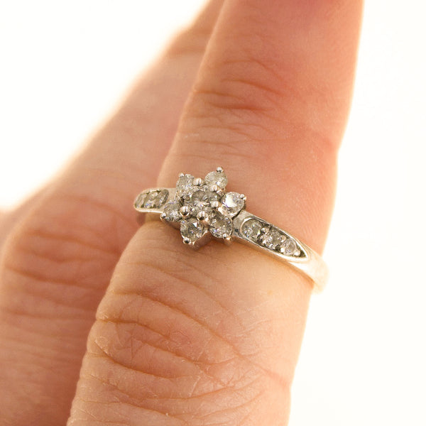 18k Diamond Flower Ring Pre owned