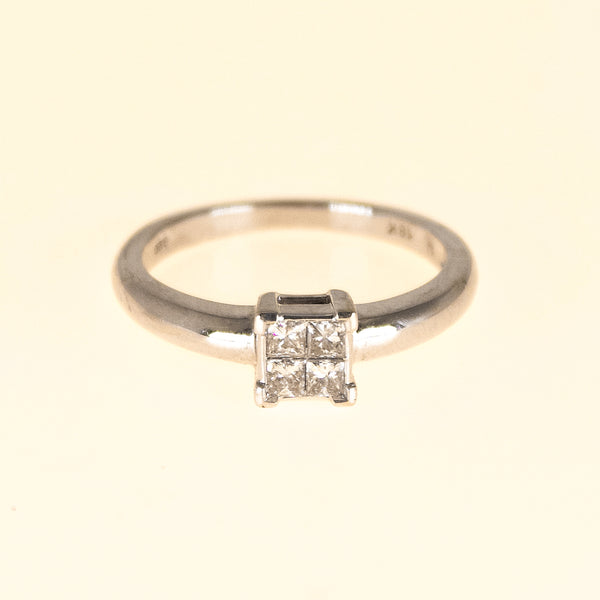 18k Gold Princess-Cut Diamond ring
