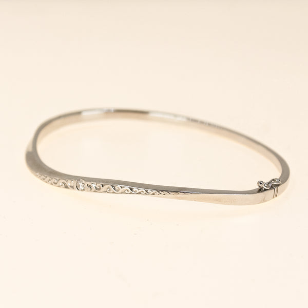 9k White Gold & Diamond Bangle