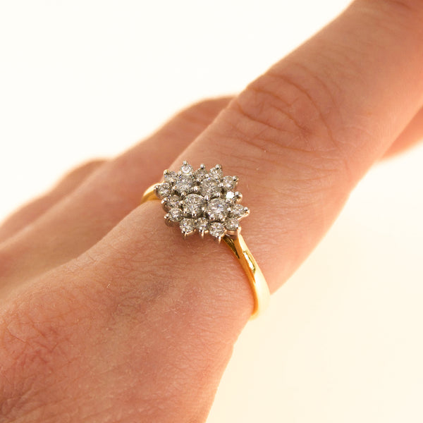 18K Gold Diamond Cluster ring Pre owned