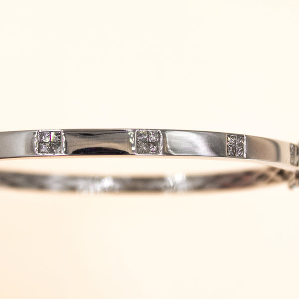18k White Gold Diamond Bangle