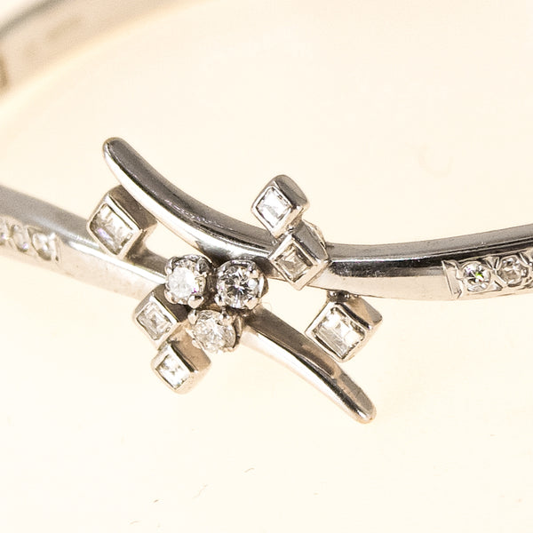 9k White Gold & Diamond Bangle