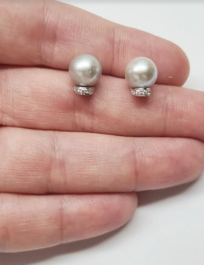 18K White Gold Earrings with Grey Cultured Pearls and small Diamonds