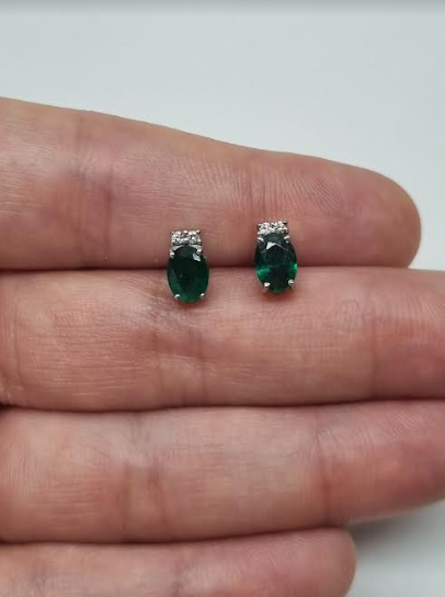 18K White Gold Earrings with Emerald and Diamonds