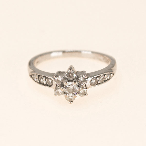 18k Diamond Flower Ring Pre owned