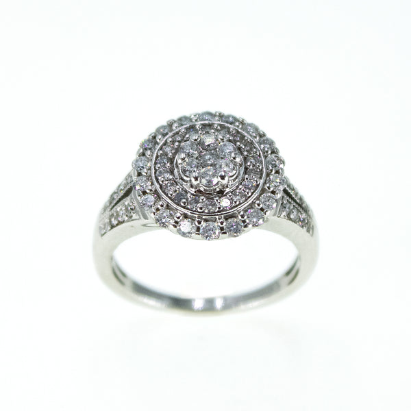 18k Gold Diamond Halo Ring Pre owned