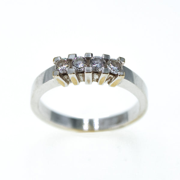 18k Gold 4-Stone Diamond Ring Pre owned