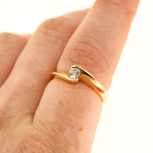 18k Diamond Minimalist Ring Pre owned