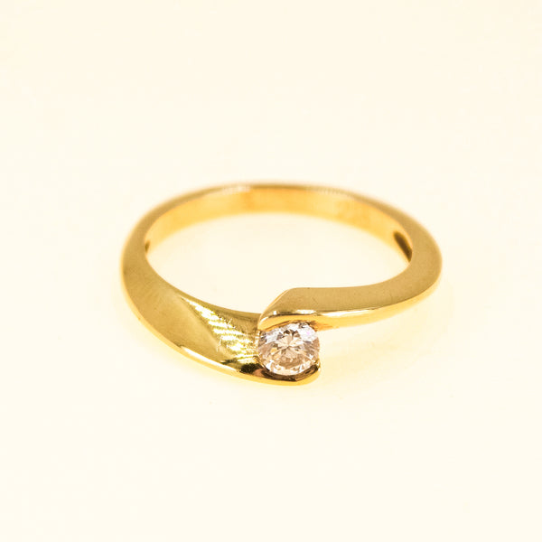 18k Diamond Minimalist Ring Pre owned